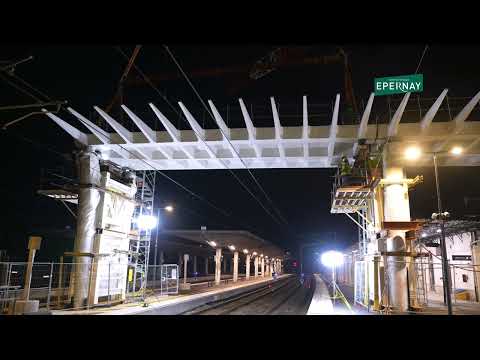 La passerelle en travaux - La pose d'une travée