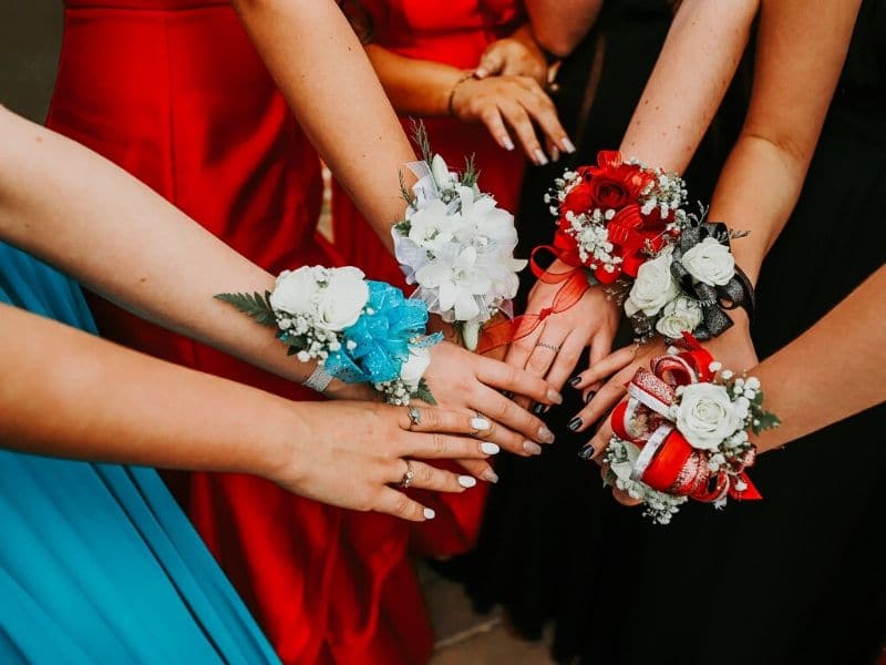 corsage au poignet