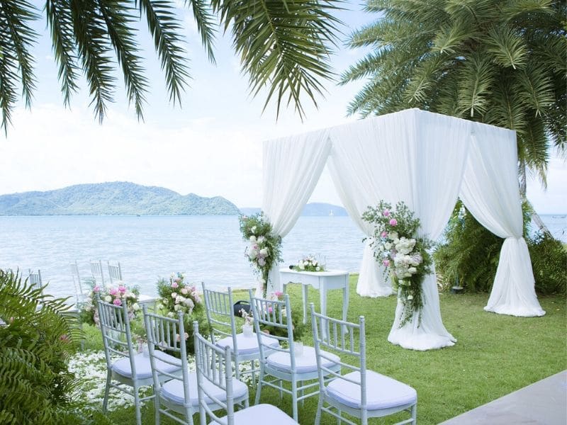 réception de mariage à la plage
