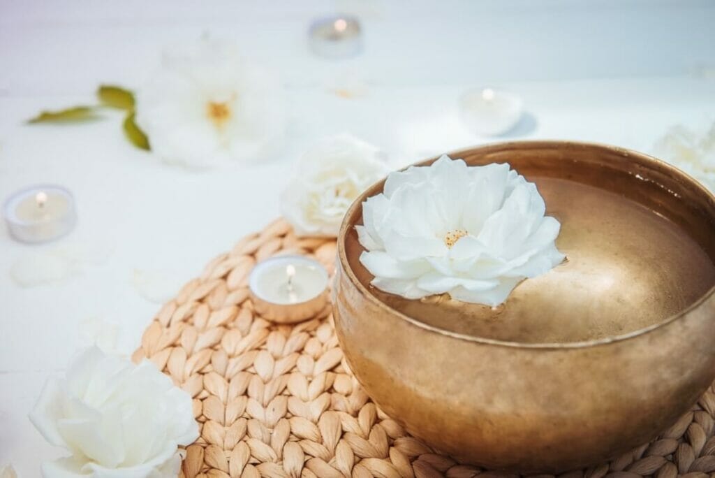 Que signifient les fleurs blanches d'un point de vue spirituel ?