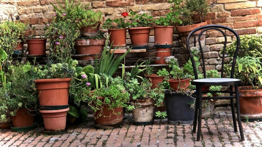 Drainer les pots et les jardinières de votre jardin après de fortes pluies