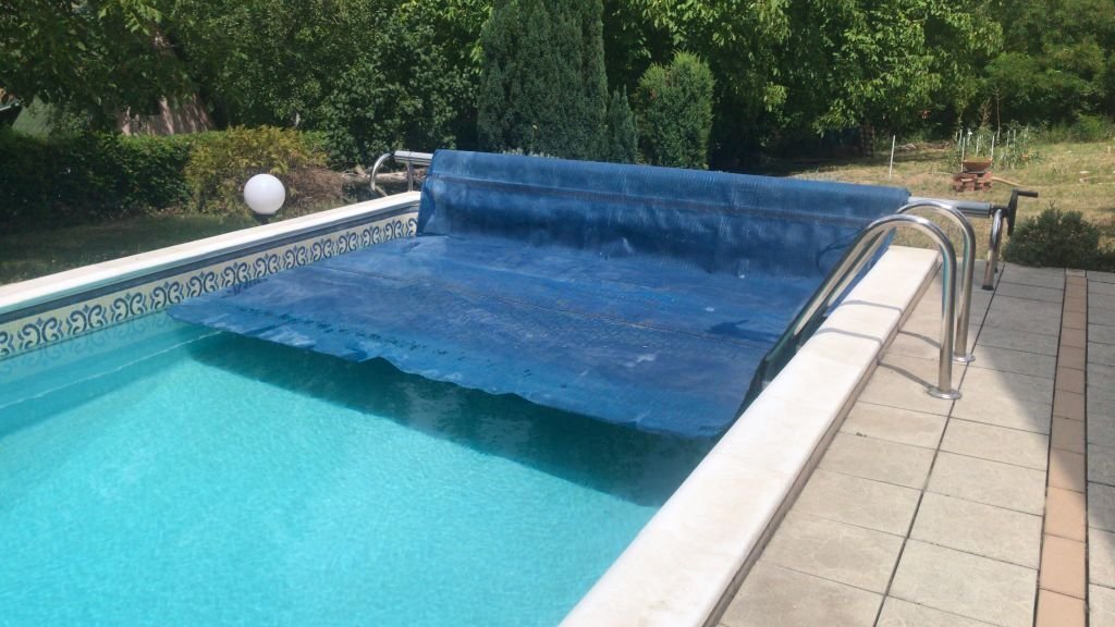 Chaleur Révolutionnaire : Découvrez Comment Chauffer Votre Piscine avec une Bâche Innovante qui Offre des Résultats Bluffants et Économiques