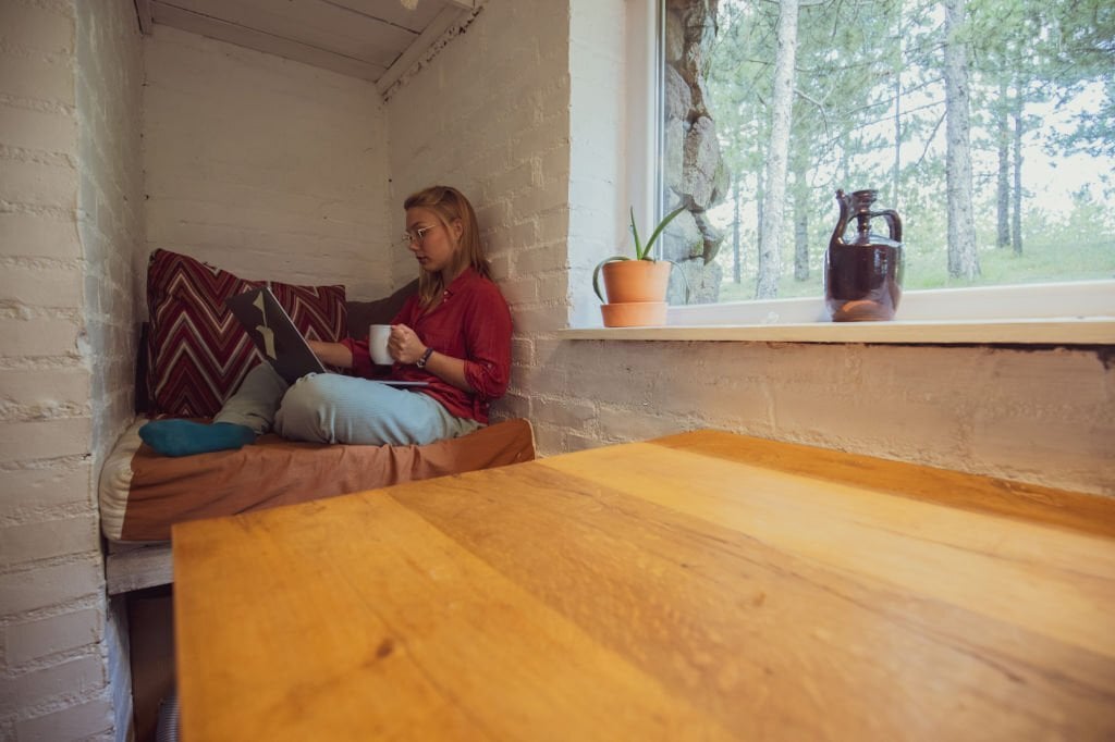 Coin Lecture Cocooning : Créez Votre Oasis de Détente avec un Espace de Lecture Chaleureux et Confortable