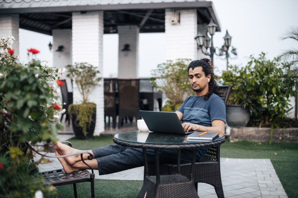 Pergola Éblouissante : Transformez Votre Espace Extérieur avec ces 20 Plantes pour une Métamorphose Végétale Spectaculaire