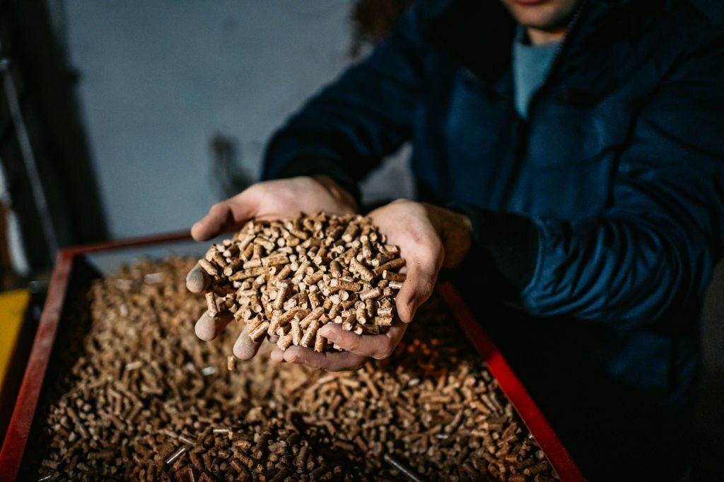 Analyse Tarifaire : Découvrez les Tendances et le Prix du Pellet en Août 2023, et Comment Cela Peut Avoir un Impact sur Votre Budget de Chauffage