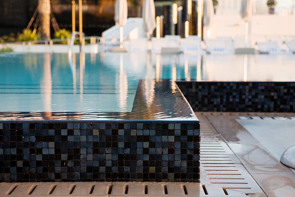 Experts : Eau de pluie dans piscine