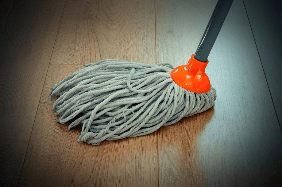 Guide : Comment nettoyer le sol avec une pelote de laine
