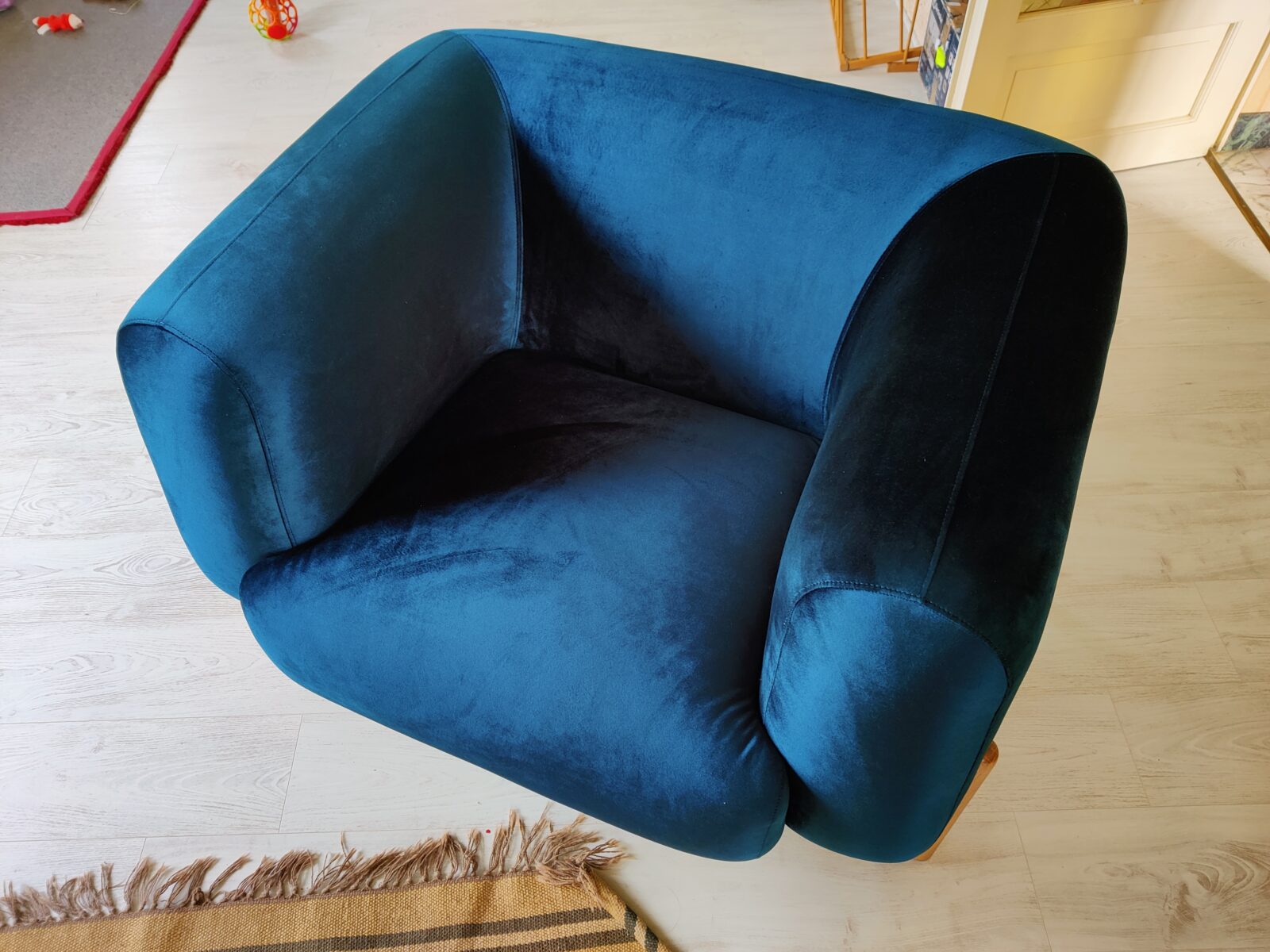 Notre avis sur le fauteuil en velours Viela