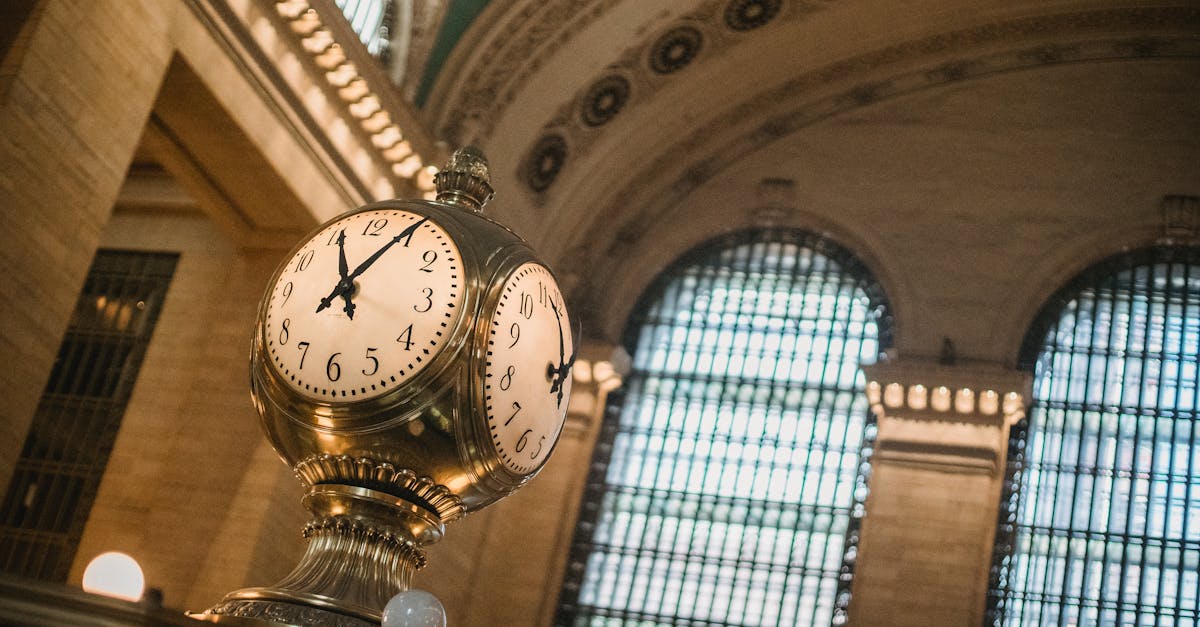 découvrez la signification de l'heure 14:14 en numérologie avec mirrored hour, un voyage fascinant dans les mystères des nombres.