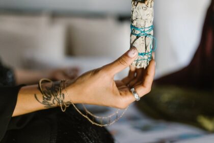 découvrez la signification cachée des chiffres avec la numérologie, une discipline ancestrale fascinante qui explore les liens entre les nombres et leur influence sur nos vies.