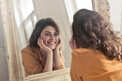 découvrez la signification des heures miroirs et leur impact sur votre vie avec mirror hour, un outil de divination et de guidance spirituelle.