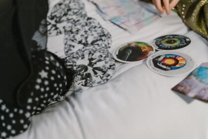 découvrez la signification mystique des nombres avec la numérologie, une pratique ancestrale pour comprendre votre destinée et trouver l'harmonie intérieure.