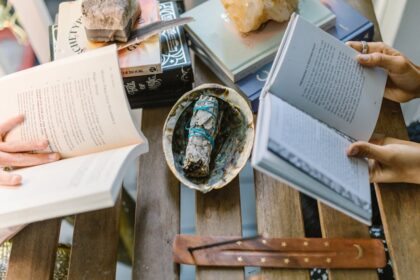 découvrez les nombreux aspects de la numérologie et apprenez comment elle peut vous aider à mieux vous connaître et à prendre des décisions éclairées.