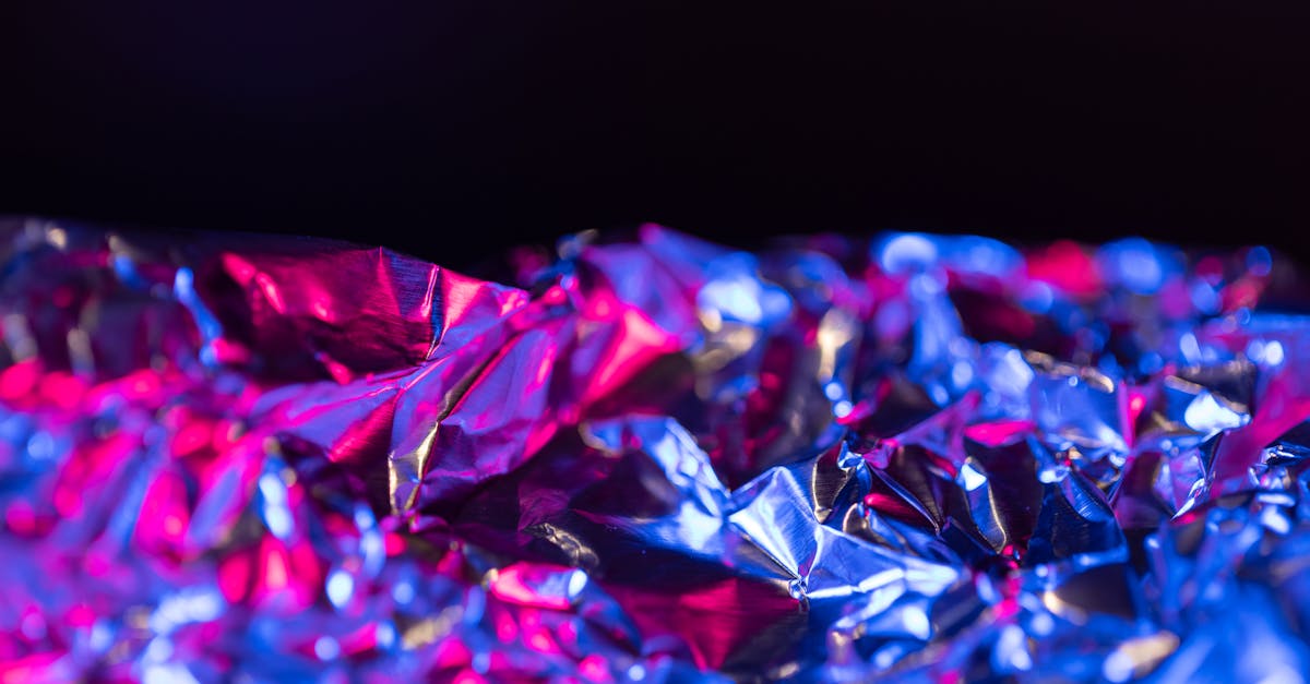 découvrez l'essentiel du papier aluminium : un incontournable en cuisine pour conserver vos aliments, cuire au four et réaliser de nombreuses astuces pratiques. apprenez à l'utiliser efficacement pour optimiser votre quotidien.