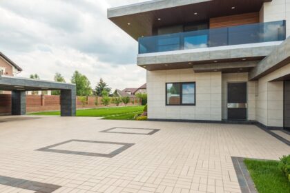 découvrez notre guide sur les maisons minimalistes, un espace alliant simplicité et élégance. explorez des idées inspirantes pour concevoir un intérieur épuré, fonctionnel et harmonieux, tout en maximisant la lumière naturelle et en optimisant chaque mètre carré.