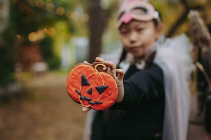 découvrez l'univers envoûtant d'halloween : costumes terrifiants, soirées effrayantes et traditions envoûtantes. préparez-vous à célébrer la nuit des sorcières avec des idées créatives, des recettes gourmandes et des astuces déco qui sauront émerveiller petits et grands.