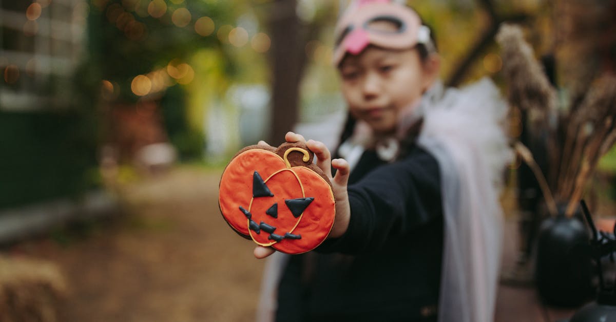 découvrez l'univers envoûtant d'halloween : costumes terrifiants, soirées effrayantes et traditions envoûtantes. préparez-vous à célébrer la nuit des sorcières avec des idées créatives, des recettes gourmandes et des astuces déco qui sauront émerveiller petits et grands.