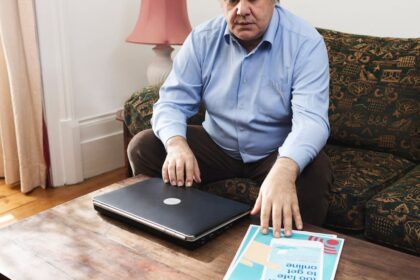 découvrez notre lampe en papier, un éclairage élégant et moderne qui apporte une touche chaleureuse à votre intérieur. idéale pour créer une ambiance cosy, notre lampe en papier est légère, durable et facile à intégrer dans tous les décors. de plus, elle est éco-responsable, alliant style et respect de l'environnement.