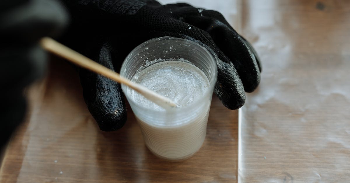découvrez le monde fascinant de la résine, un matériau polyvalent utilisé dans l'art, l'artisanat et l'industrie. apprenez les techniques de moulage, de coulée et de décoration pour créer des œuvres uniques et durables.