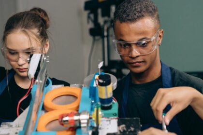 découvrez les avantages de l'apprentissage, une voie d'accès privilégiée vers des compétences professionnelles et une intégration réussie sur le marché du travail. explorez les différentes options d'apprentissage, les métiers en tension, et comment cette formule dynamique favorise une expérience enrichissante pour les jeunes et les entreprises.