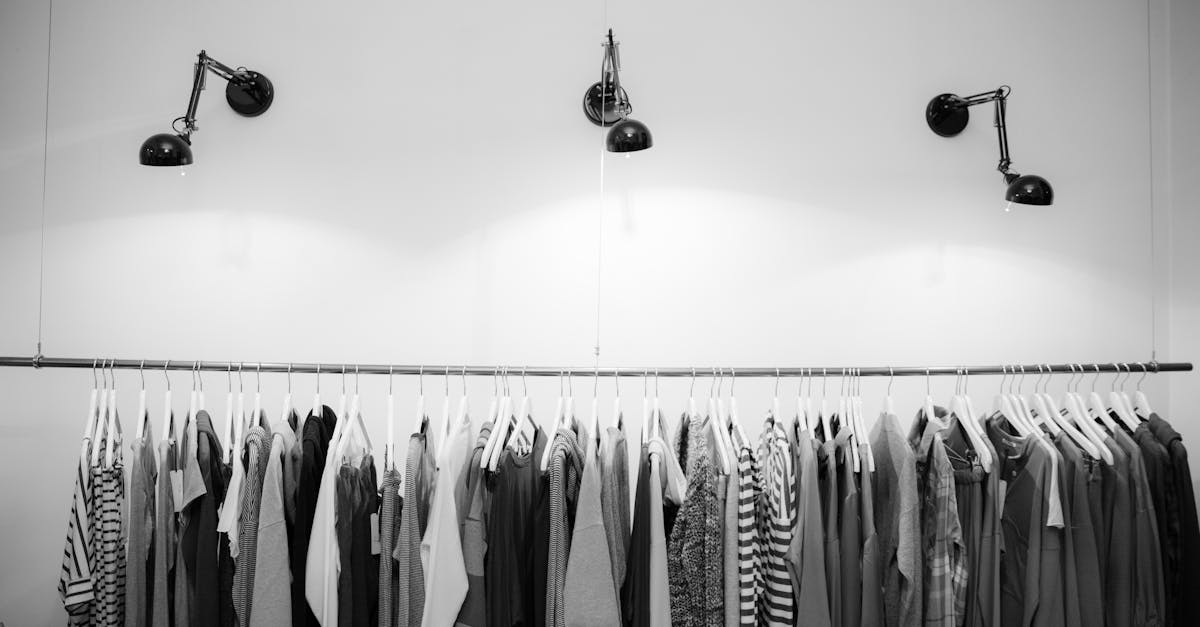 découvrez notre vaste sélection de garde-robes élégantes et fonctionnelles. transformez votre espace avec nos designs variés, adaptés à tous les styles et besoins de rangement. explorez dès maintenant pour trouver la garde-robe parfaite qui allie esthétique et praticité.