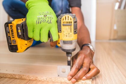 découvrez la perceuse bosch, alliant puissance et précision pour vos projets de bricolage. idéale pour percer, visser et réaliser toutes vos tâches avec facilité. profitez de la qualité allemande et d'une performance inégalée.