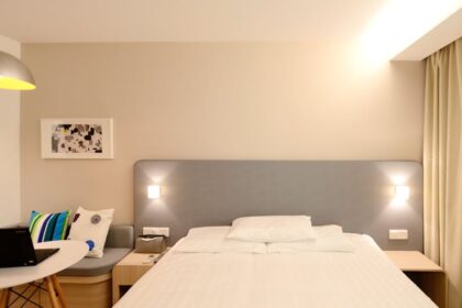 découvrez notre collection unique de têtes de lit, alliant élégance et confort pour sublimer votre chambre. chaque tête de lit est conçue pour s'adapter à votre style et améliorer l'ambiance de votre espace. idéales pour un look contemporain ou classique, nos têtes de lit transformeront votre lit en une pièce maîtresse de décoration.